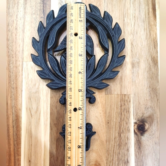 Vintage Collectible Wilton Cast Iron American Eagle Trivet With Handle & Feet - Picture 5 of 6